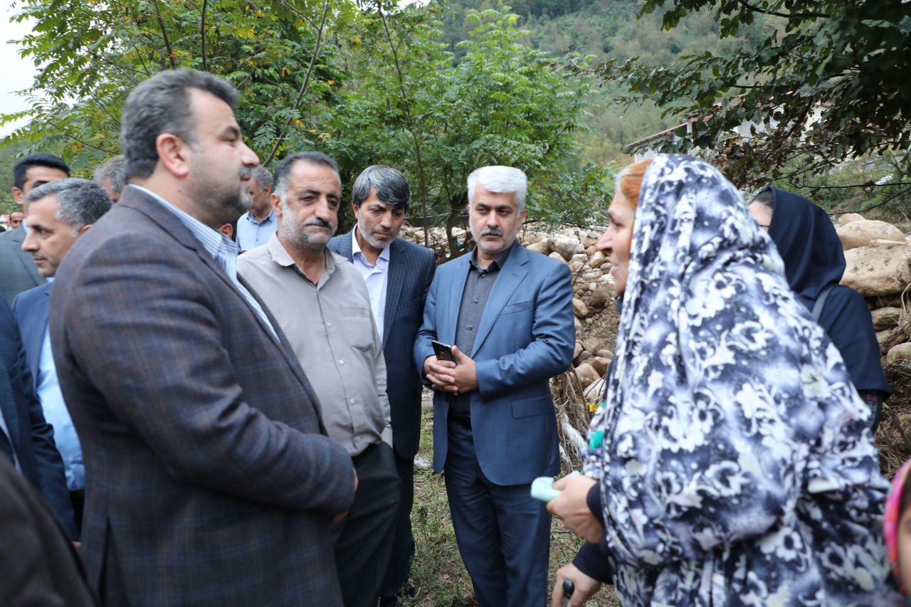 بازدید حسین زادگان سرپرست استانداری مازندران از روند بازسازی در مناطق سیل زده غرب مازندران
