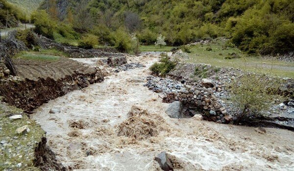 تخریب دو پل "واسپول و پولاد کوه" با طغیان رودخانه در مرزن آباد