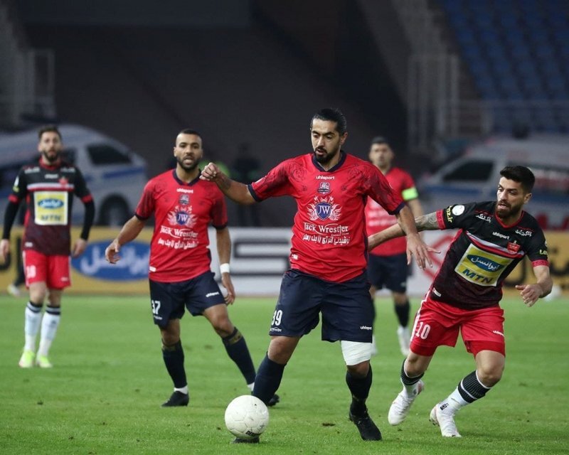 مصاف نساجی با پرسپولیس برای فرار از بحران