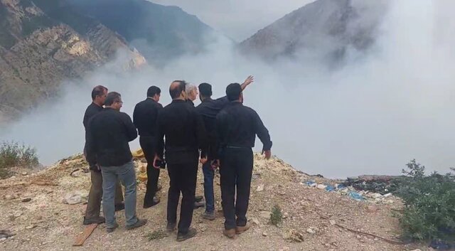 حضور فعالانه آتش‌نشان‌های ۸ شهر مازندران برای مهارآتش عمارت زباله آمل