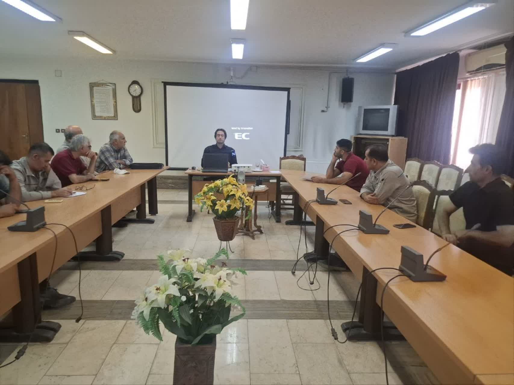 نشست ترویجی روابط عمومی نیروگاه نکا در شرکت دخانیات شهرستان میاندرود برگزار شد